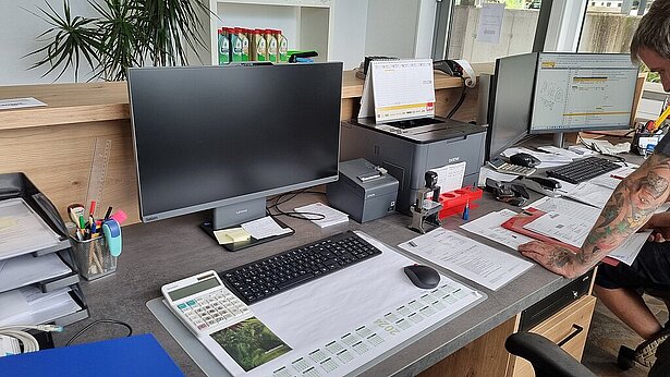 Computer Arbeitsplatz KFZ Wimmer 2 - EDV Tropper
